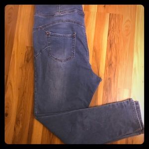 Sculpting skinny jeans